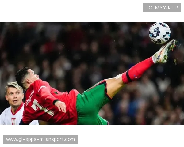 C 罗最新倒钩训练视频疯传！全网震呼：40 岁更强？