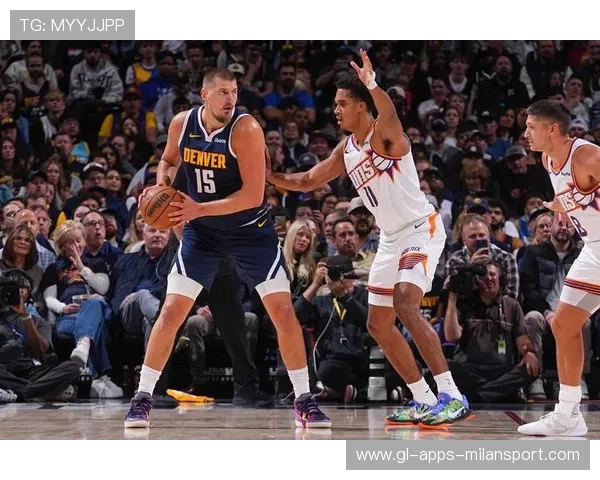 约基奇低位背身单打，掘金扩大优势