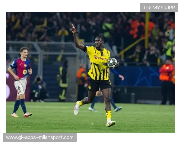 多特本塞拜尼头球暴力下坠破门引发讨论